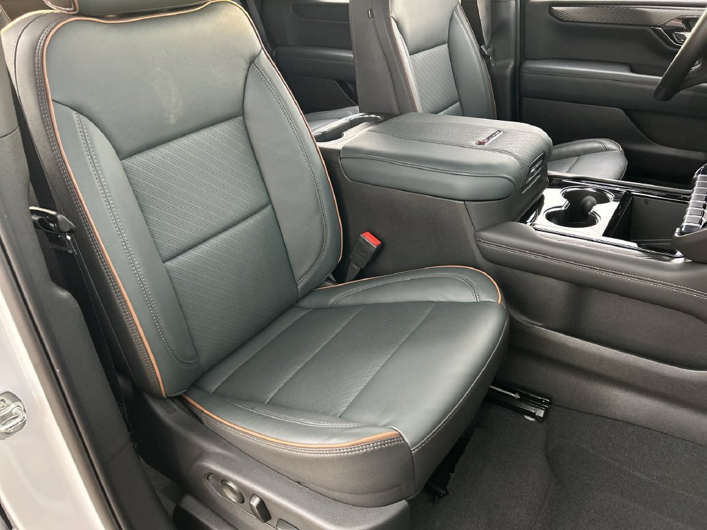 Used 2026 GMC Yukon AT4 AWD/4WD image 28
