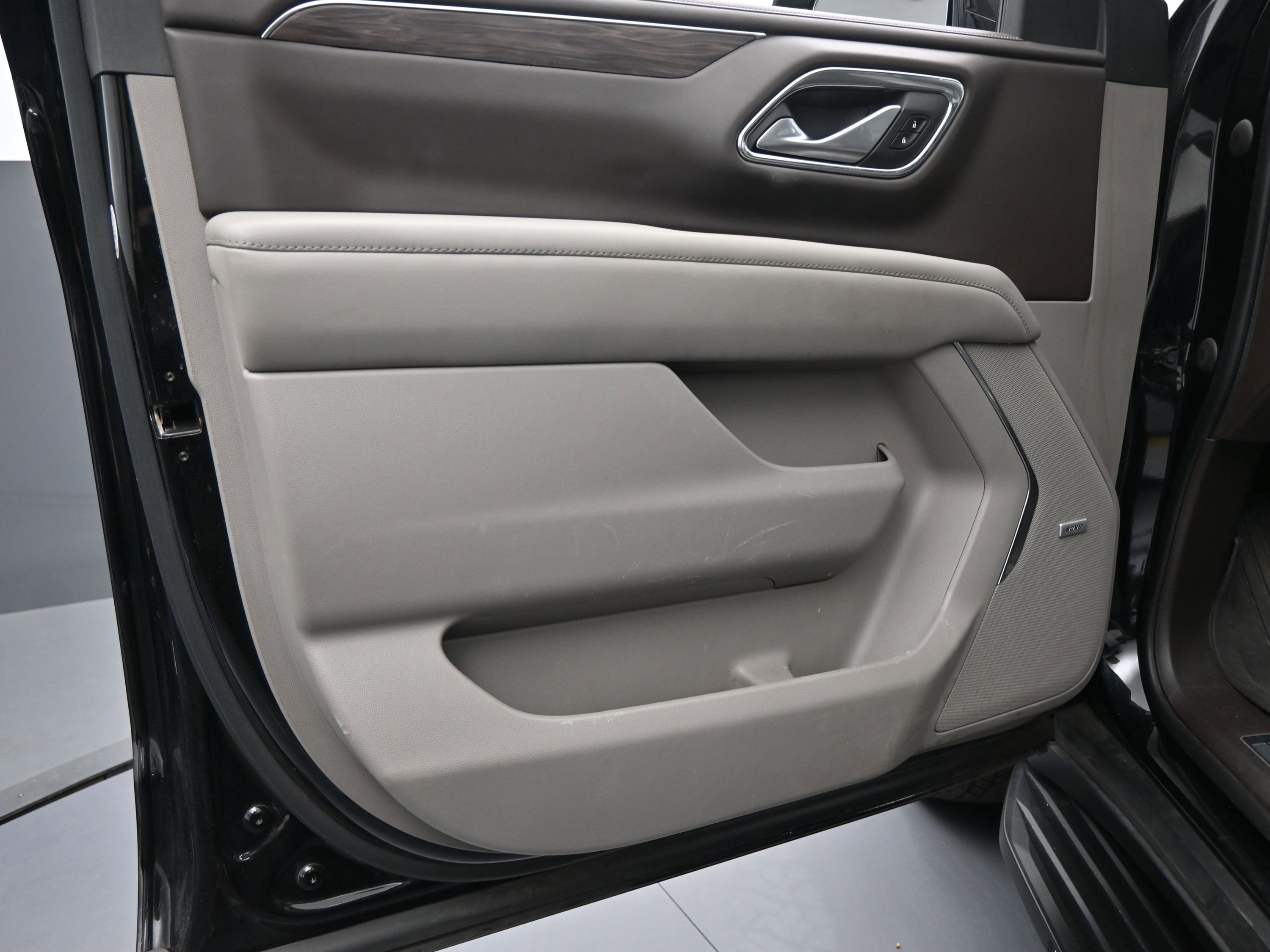 Used 2022 Chevrolet Suburban LT w/ LT Signature Package image 16