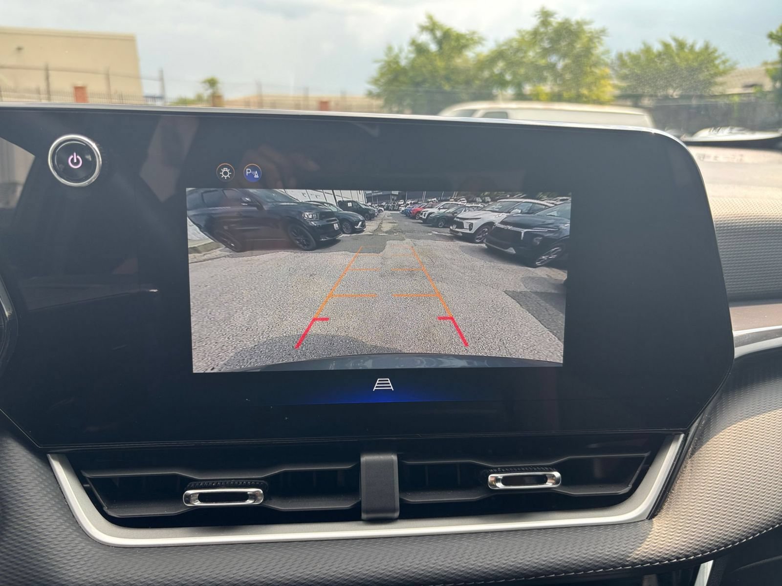 Used 2025 Chevrolet Equinox LT FWD image 23