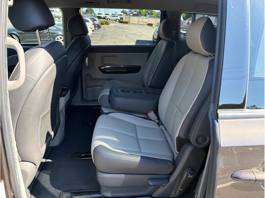 Used 2016 Kia Sedona EX FWD image 10