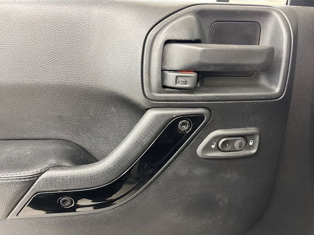 Used 2016 Jeep Wrangler Unlimited Sahara image 21