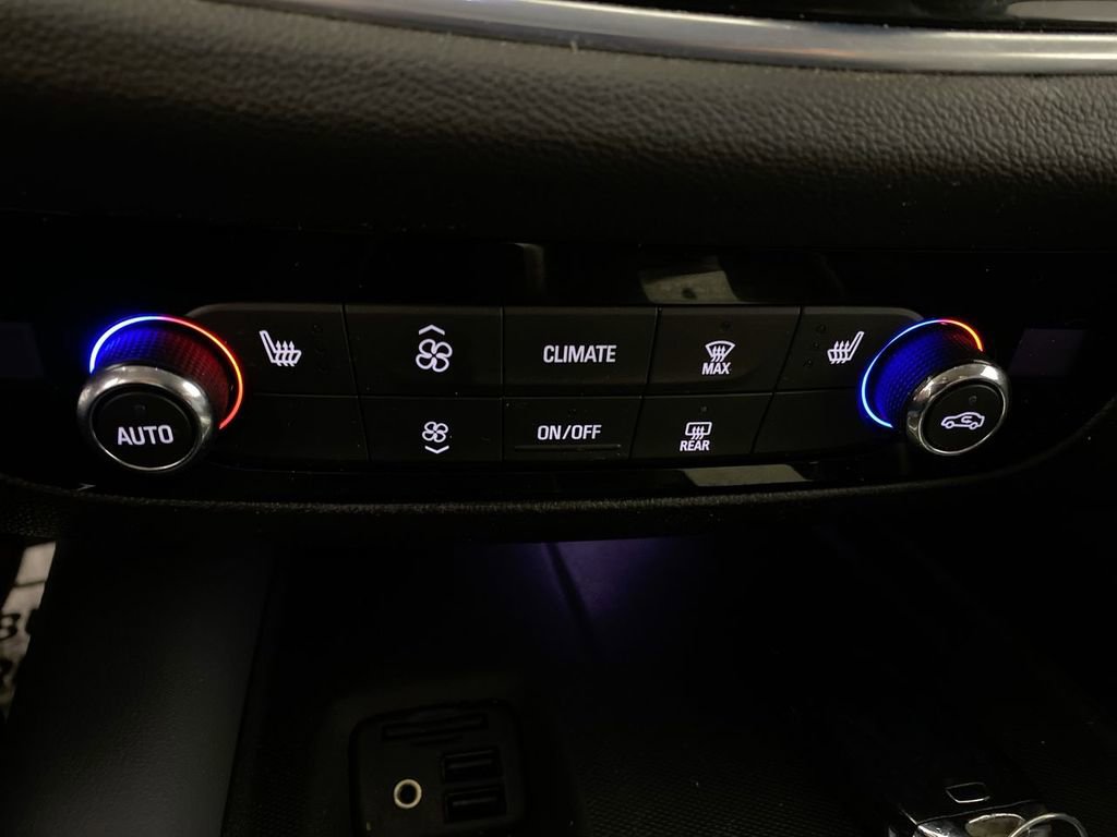 Used 2021 Buick Enclave Essence w/ Sound and Sites Package image 18