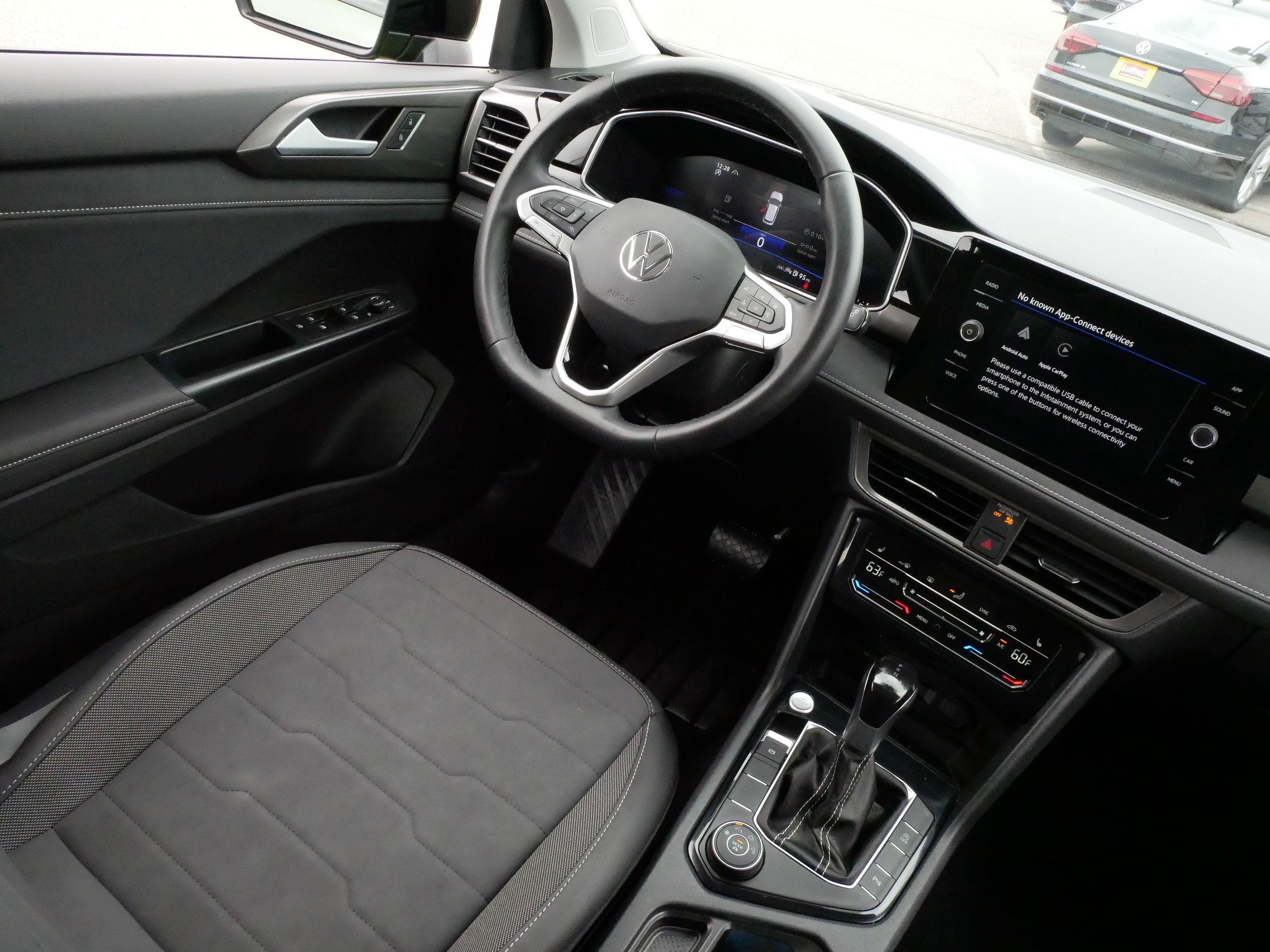 Certified 2025 Volkswagen Taos SE AWD/4WD image 9