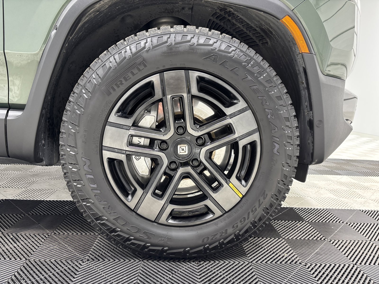 Used 2024 Rivian R1S Adventure AWD/4WD image 11