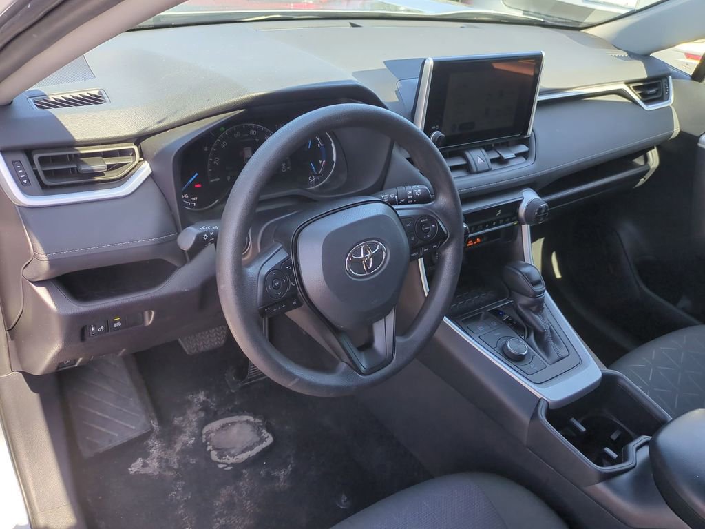 Used 2025 Toyota RAV4 XLE AWD/4WD image 15
