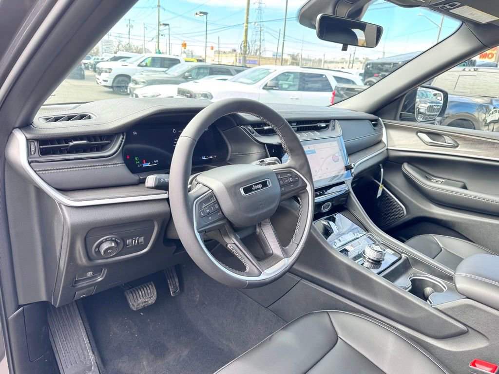 New 2026 Jeep Grand Cherokee L Limited w/ Limited Altitude Package AWD/4WD image 12