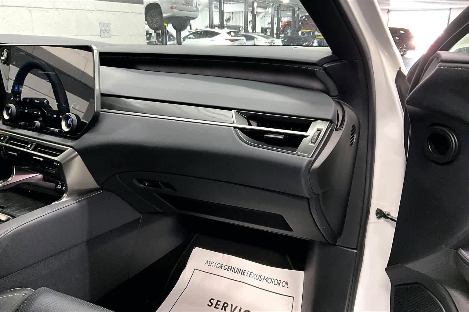 Used 2025 Lexus RX 450h Luxury w/ Convenience Package image 18
