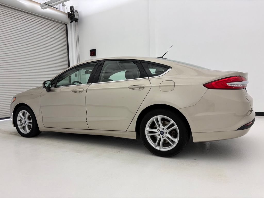 Used 2018 Ford Fusion SE FWD image 14