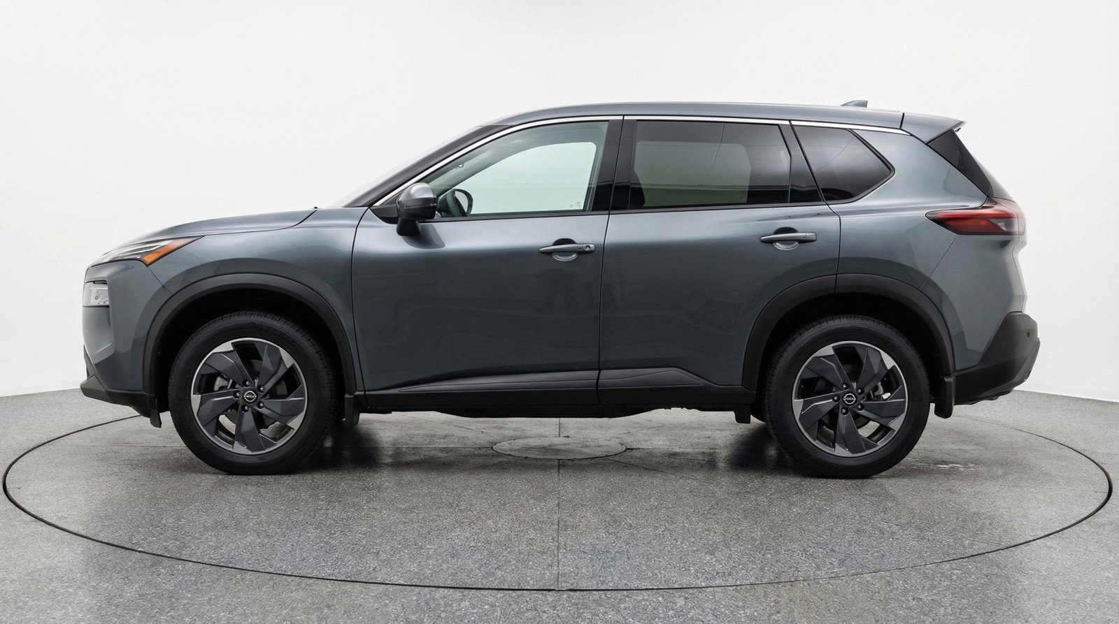 Used 2025 Nissan Rogue SV AWD/4WD image 3