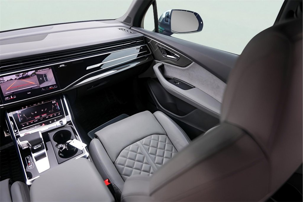 Used 2024 Audi SQ7 Prestige w/ Prestige Package image 32
