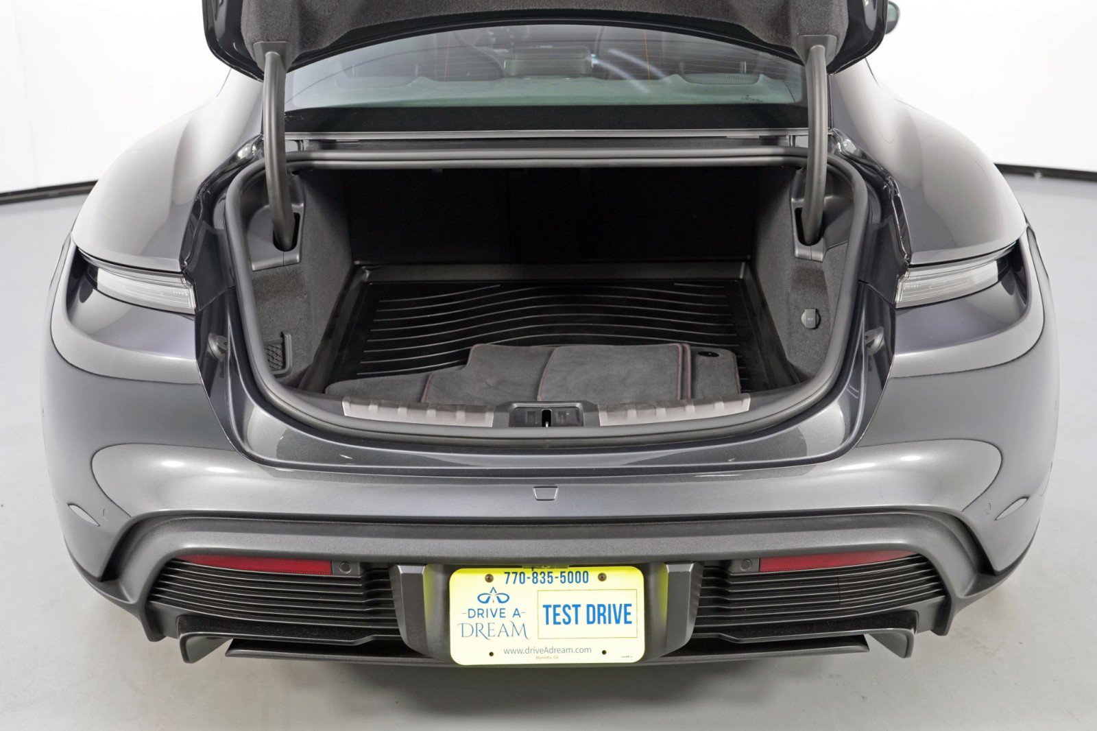 Used 2023 Porsche Taycan GTS image 10