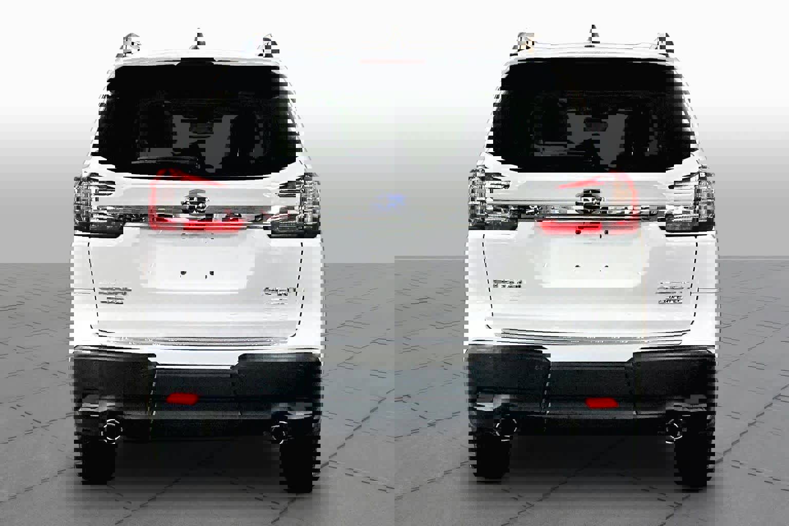 Used 2023 Subaru Ascent Limited w/ Technology Package AWD/4WD image 5