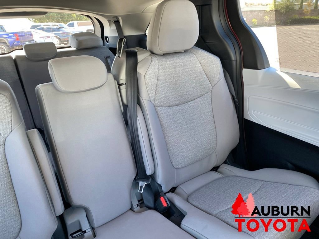 New 2026 Toyota Sienna LE FWD image 26