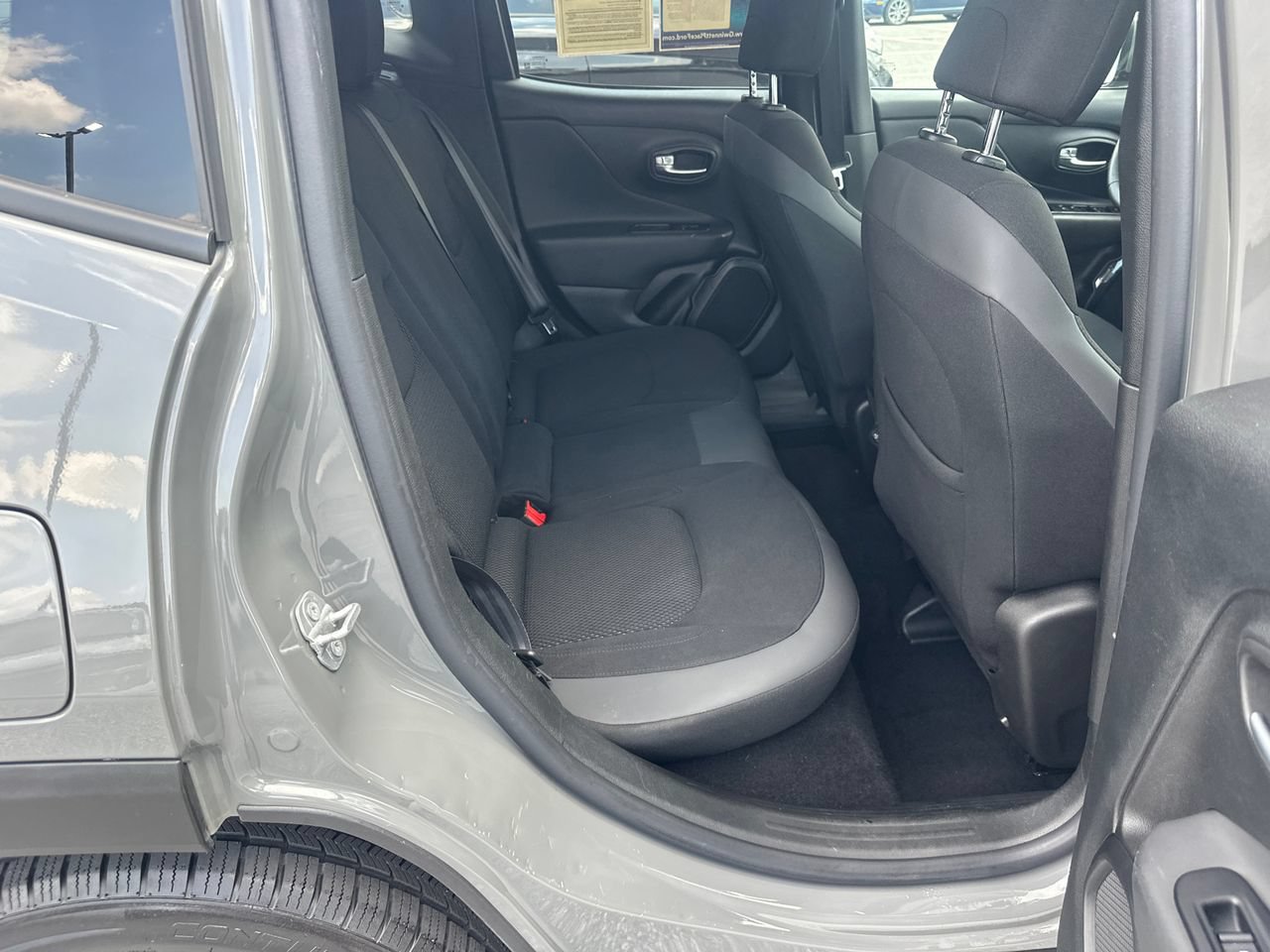 Used 2020 Jeep Renegade Altitude FWD image 17