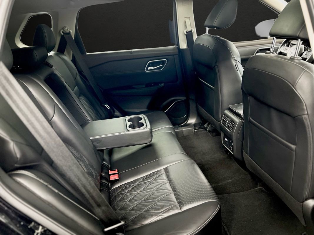 Used 2021 Nissan Rogue Platinum image 21