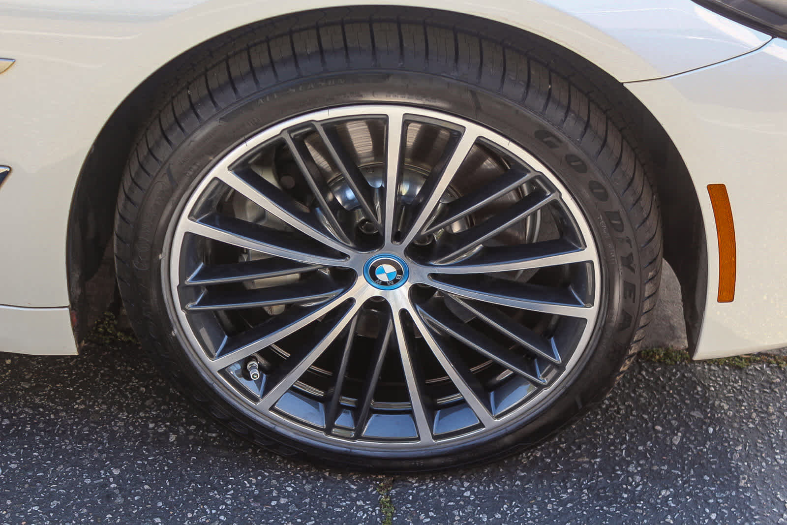 Certified 2023 BMW 530e RWD image 10