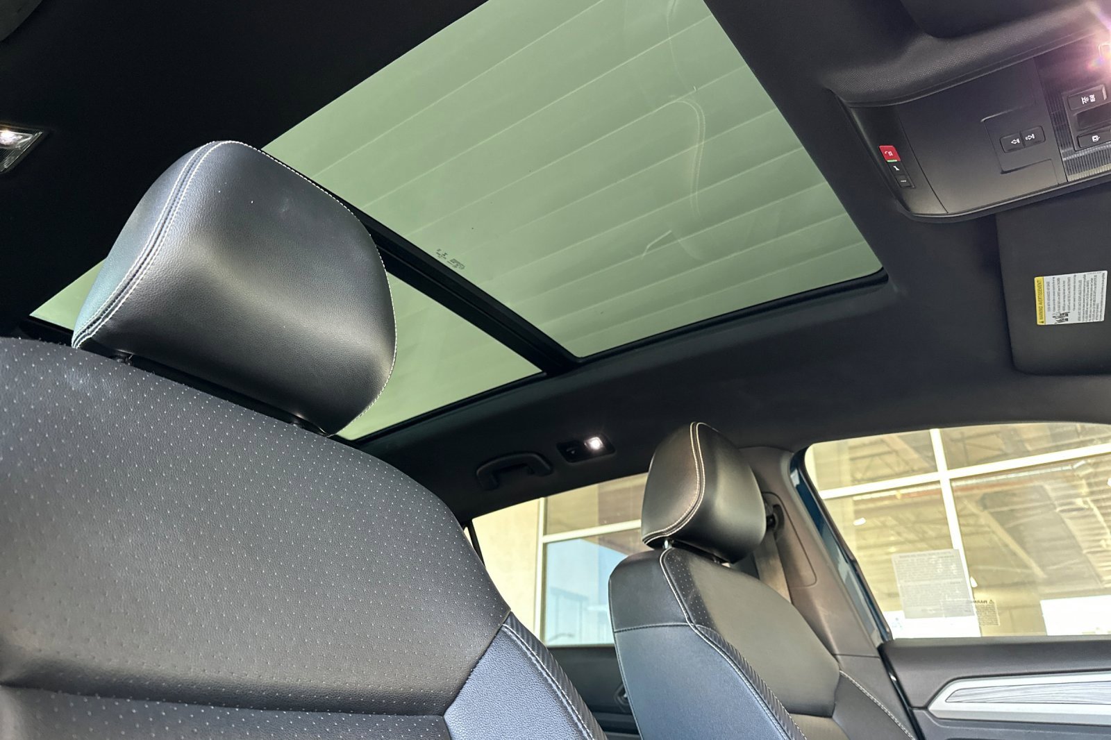 Used 2022 Volkswagen Atlas Cross Sport SE image 17