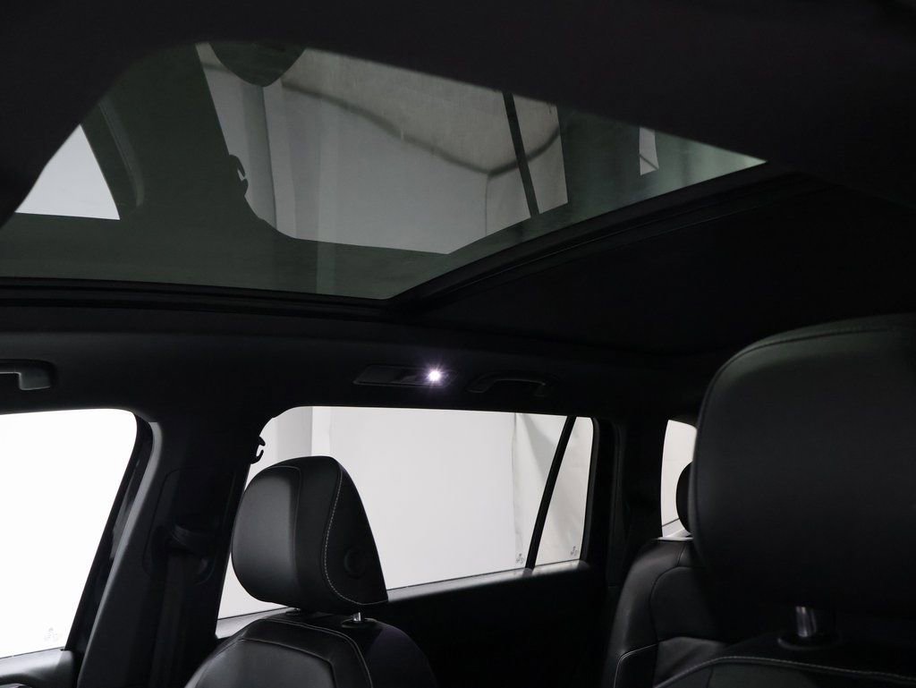 Used 2021 Volkswagen Tiguan SEL Premium R-Line image 11