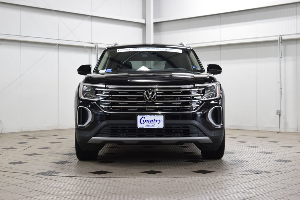 Used 2025 Volkswagen Atlas SEL AWD/4WD image 2