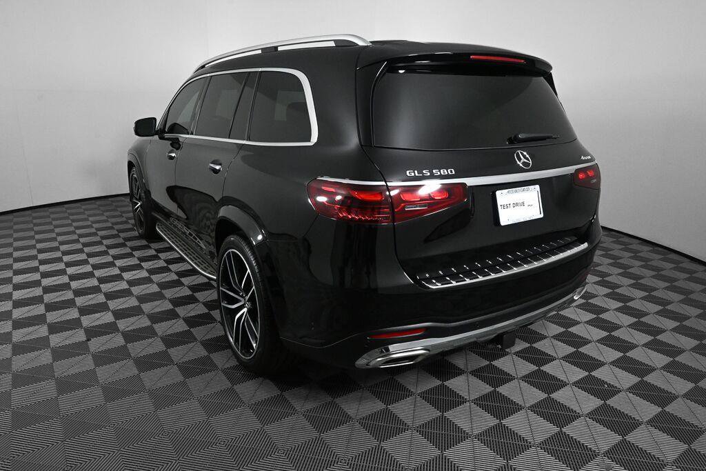 Used 2025 Mercedes-Benz GLS 580 4MATIC image 4