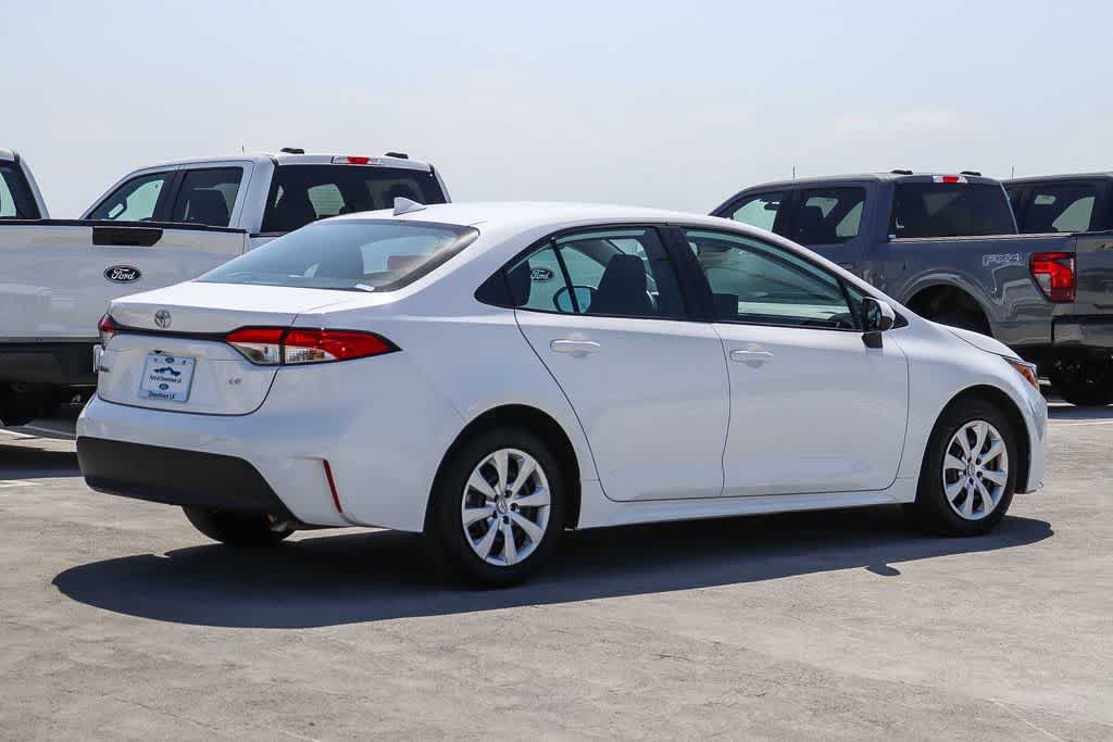 Used 2025 Toyota Corolla LE FWD image 4