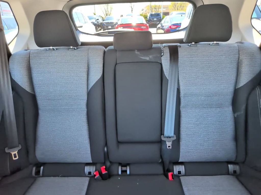 Used 2023 Nissan Rogue SV image 32