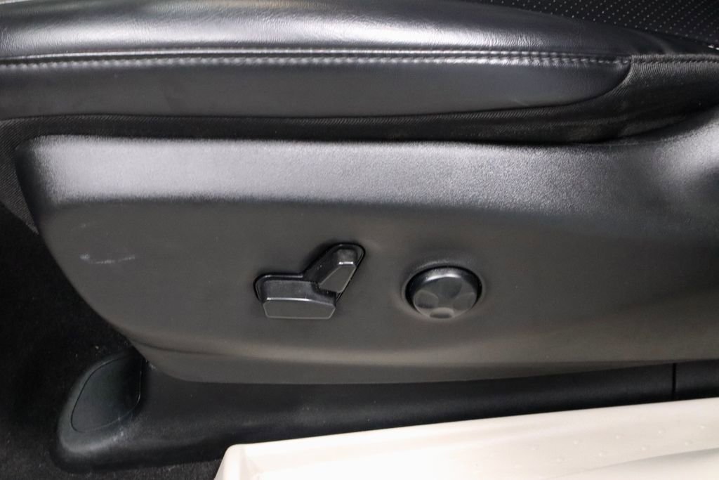 Used 2023 Chrysler Pacifica Touring-L FWD image 23