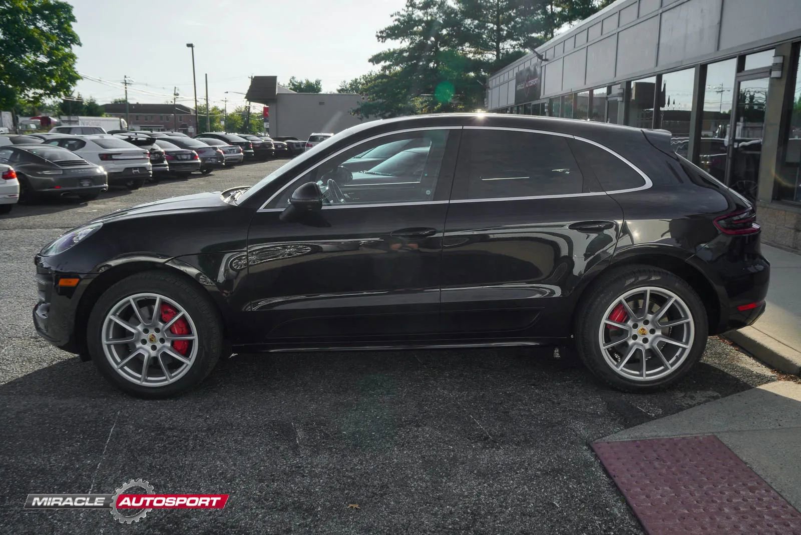 Used 2017 Porsche Macan Turbo image 4