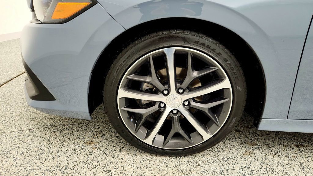 Used 2023 Honda Civic Touring image 9