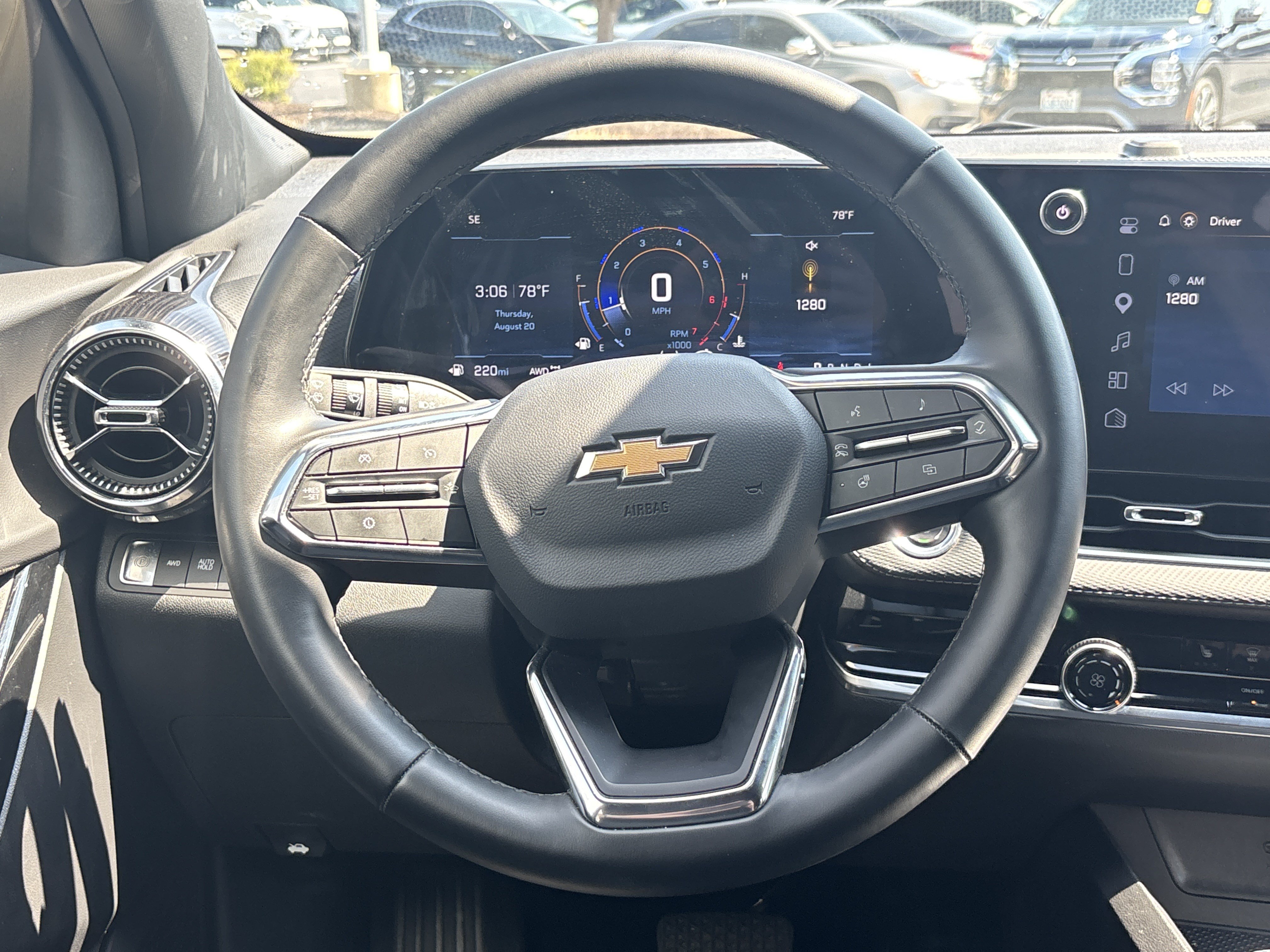 Used 2025 Chevrolet Equinox LT AWD/4WD image 17