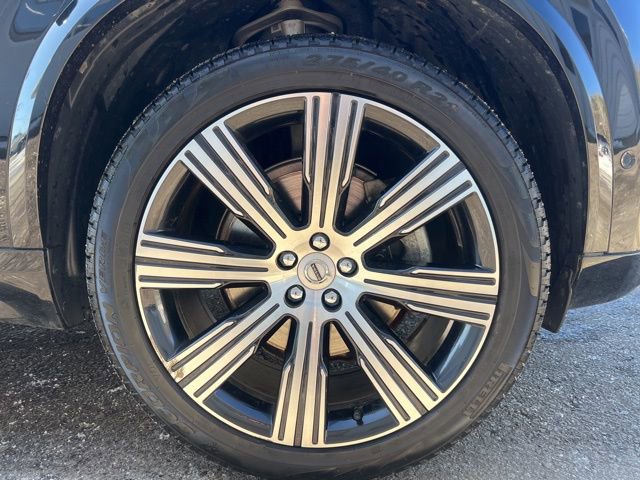 Certified 2025 Volvo XC90 B6 Ultra w/ Lounge Package image 13