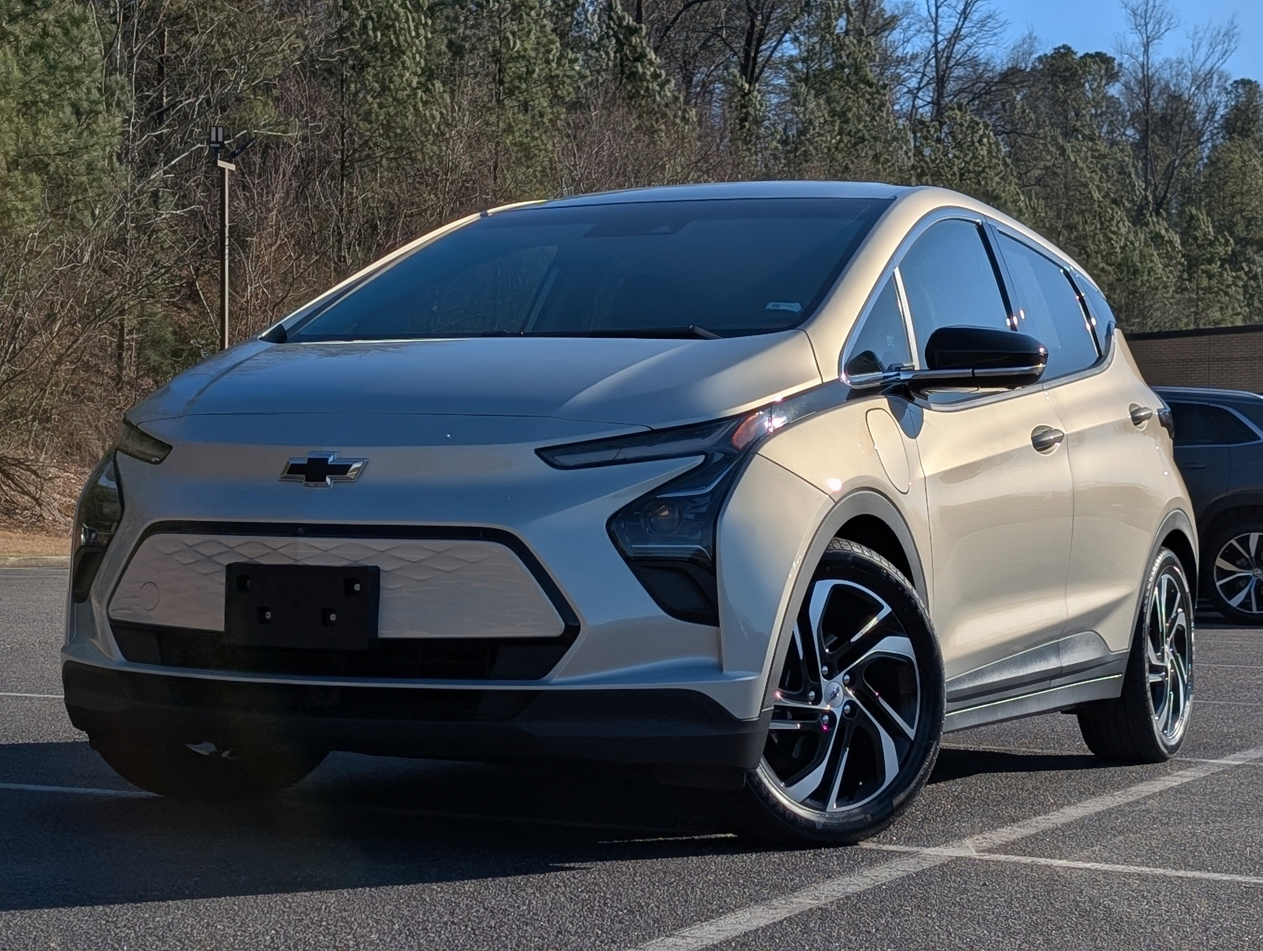 Used 2022 Chevrolet Bolt LT w/ Infotainment Package FWD image 4