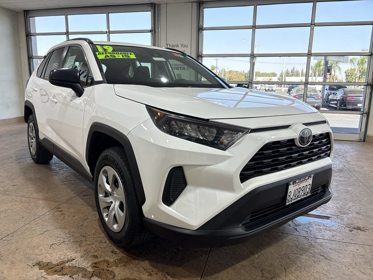 Used 2019 Toyota RAV4 LE FWD image 4