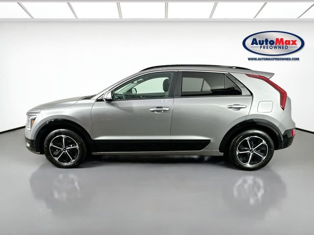 Used 2023 Kia Niro SX image 9