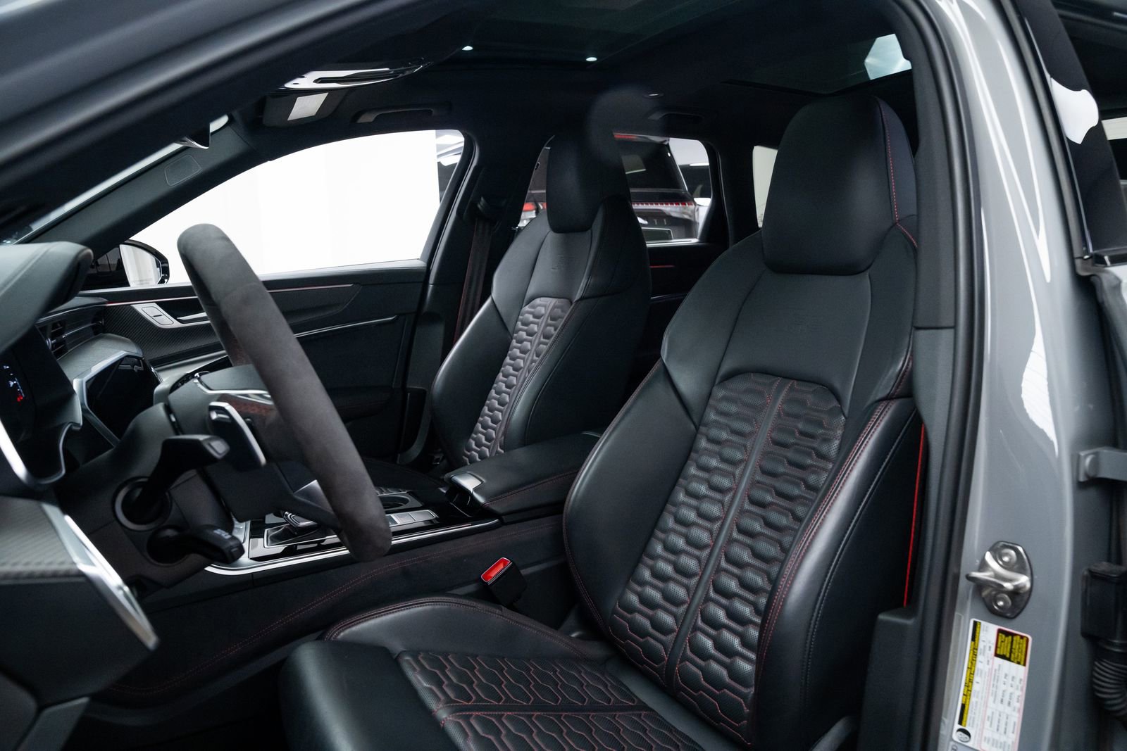 Used 2023 Audi RS 6 AWD/4WD image 18