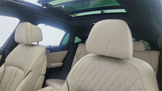 Used 2023 BMW X6 xDrive40i w/ Executive Package image 34