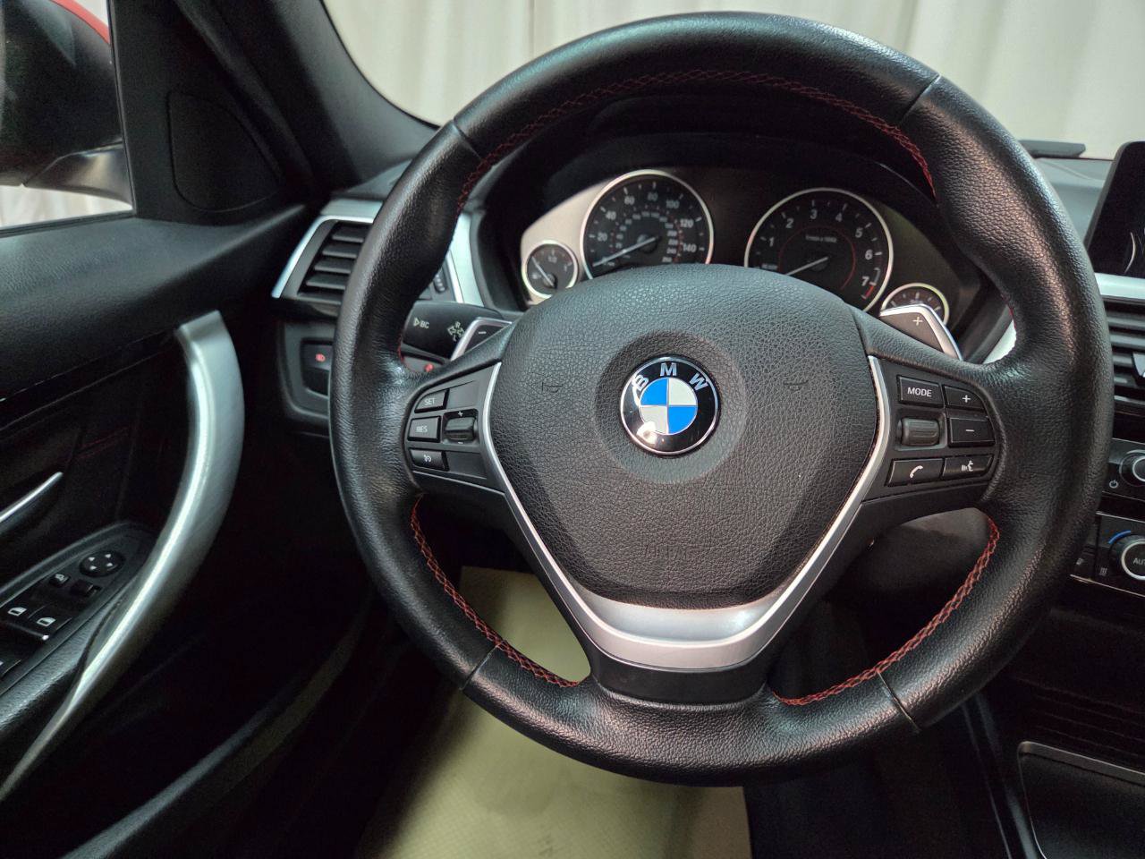 Used 2016 BMW 328i xDrive Sedan AWD/4WD image 27
