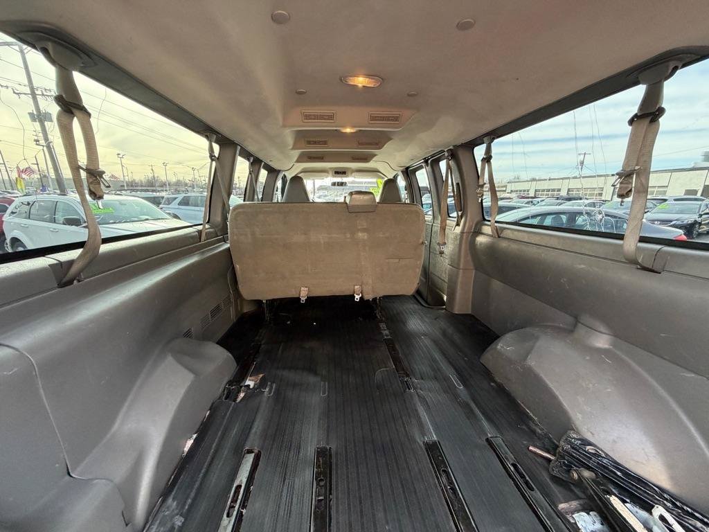 Used 2017 Chevrolet Express 3500 LS RWD image 17