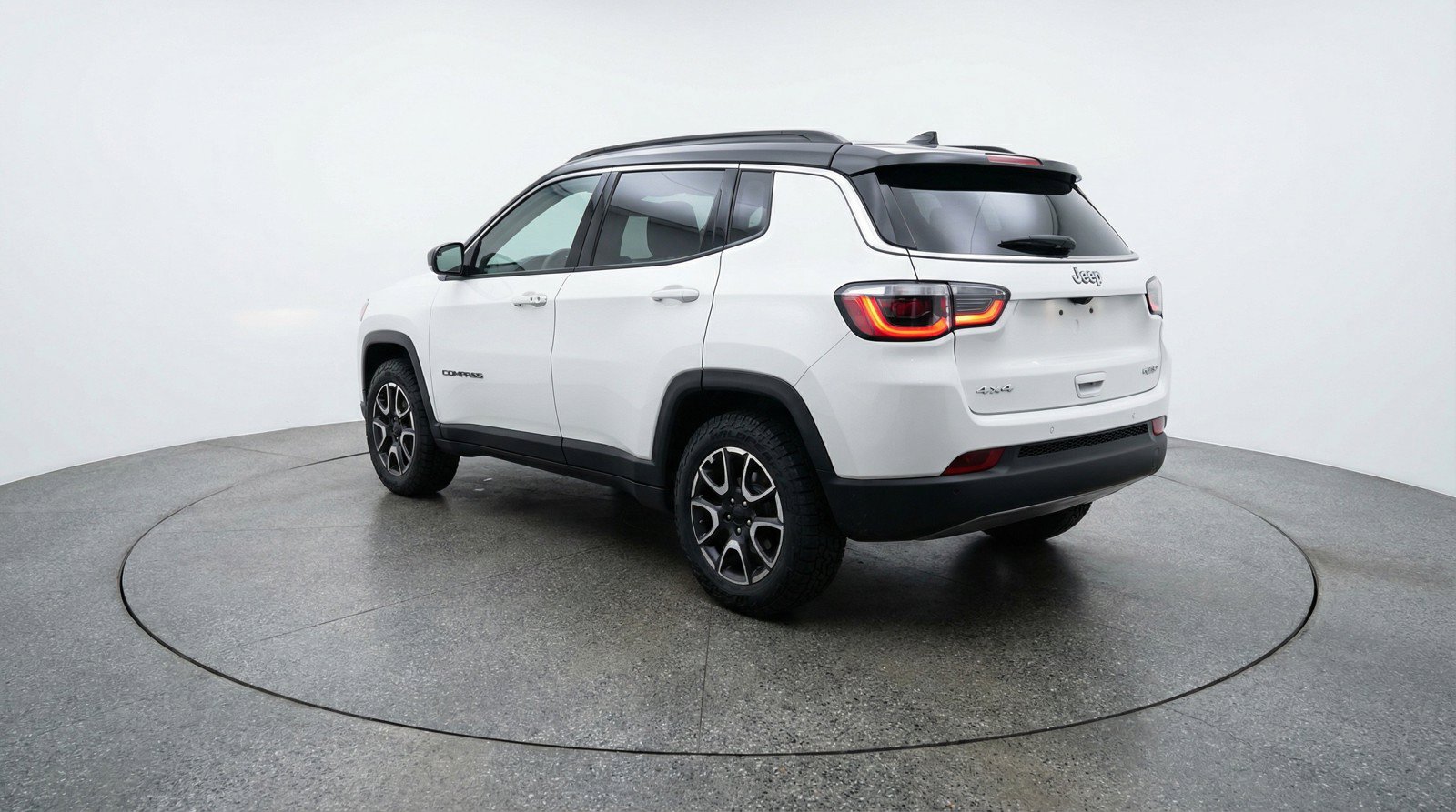 Used 2025 Jeep Compass Trailhawk AWD/4WD image 6