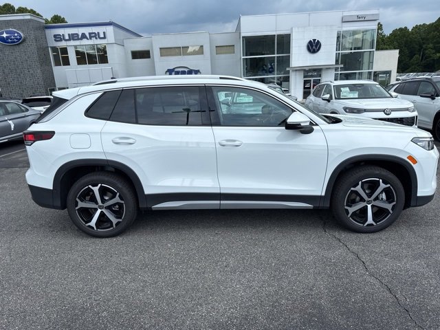 New 2025 Volkswagen Tiguan SE