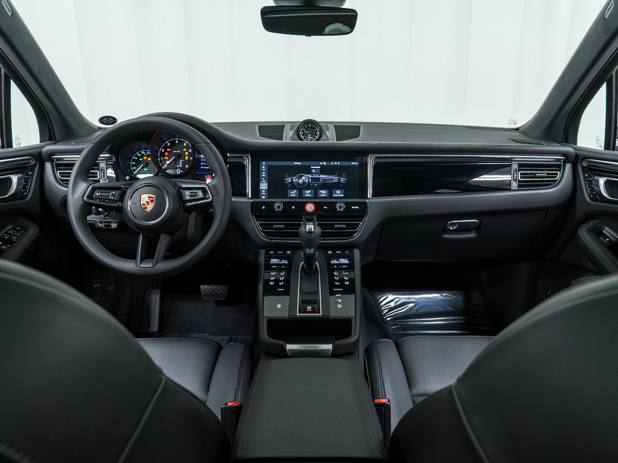 Used 2026 Porsche Macan AWD/4WD image 18