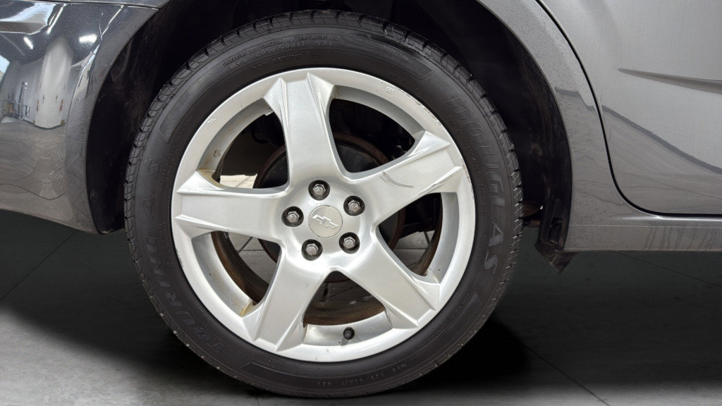 Used 2015 Chevrolet Sonic LTZ image 34