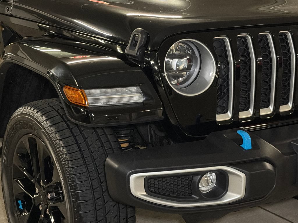 Used 2023 Jeep Wrangler Unlimited Sahara w/ Cold Weather Group AWD/4WD image 10