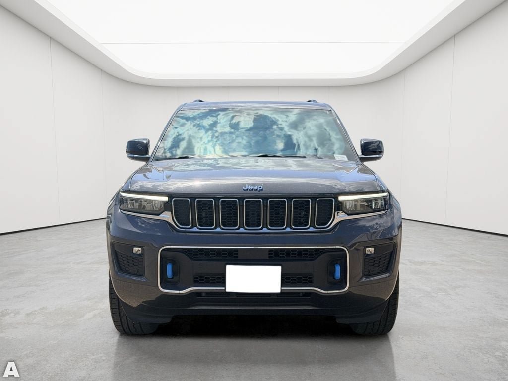 Certified 2024 Jeep Grand Cherokee Overland w/ Luxury Tech Group IV AWD/4WD image 9