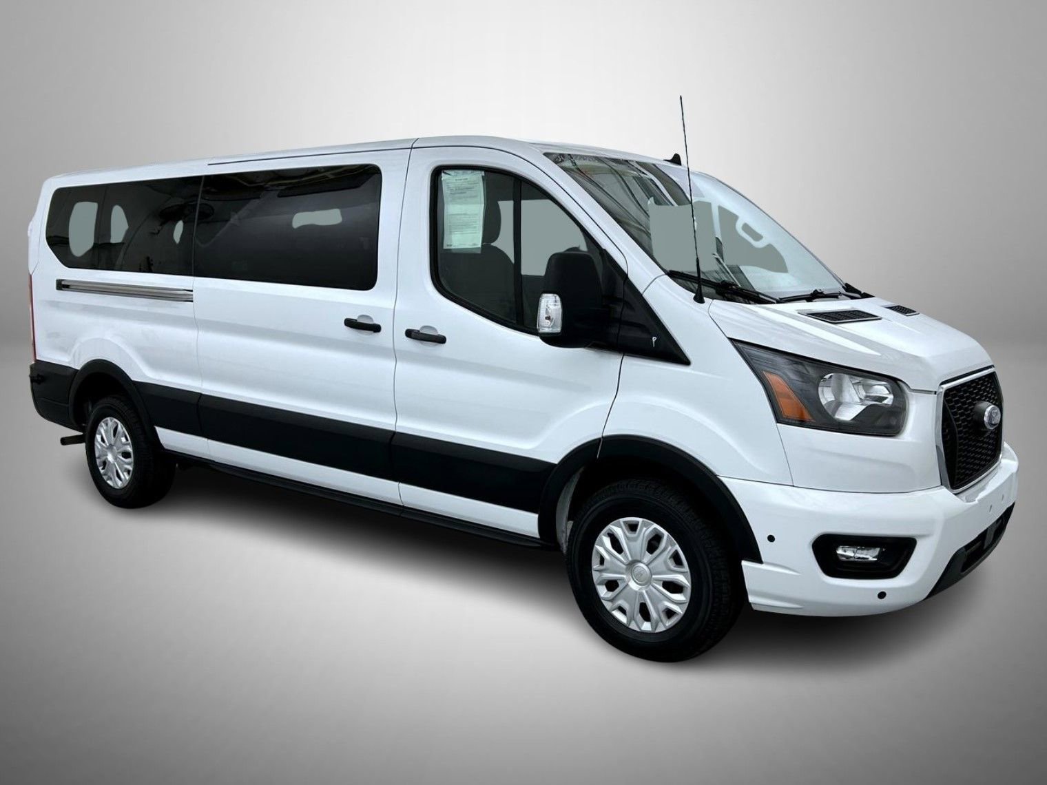 Used 2024 Ford Transit 350 XLT RWD image 3