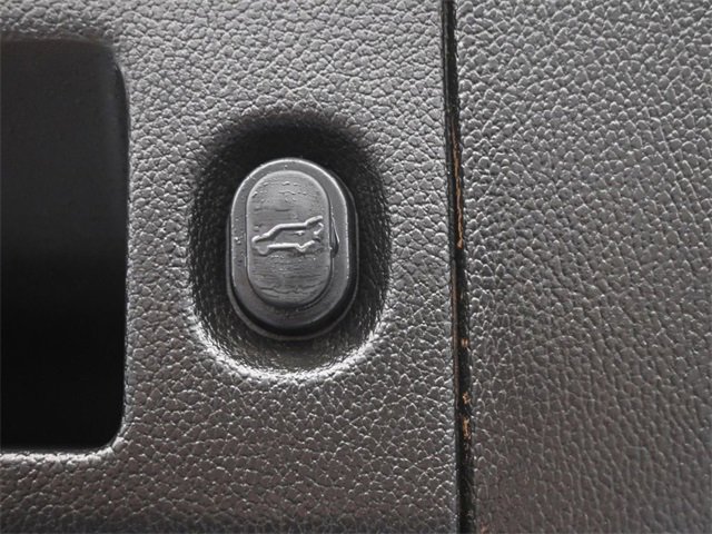 Used 2018 GMC Yukon SLT w/ Premium Edition image 29