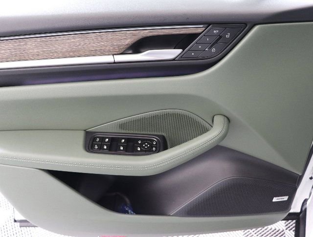 Used 2025 Porsche Macan 4S Electric image 27