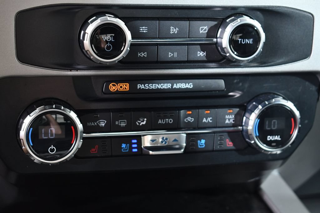 Used 2022 Ford F350 Lariat w/ Lariat Ultimate Package AWD/4WD image 28