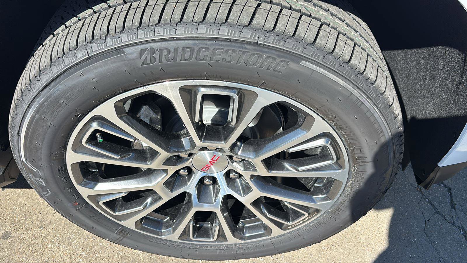 New 2026 GMC Yukon Denali w/ Advanced Technology Package image 9