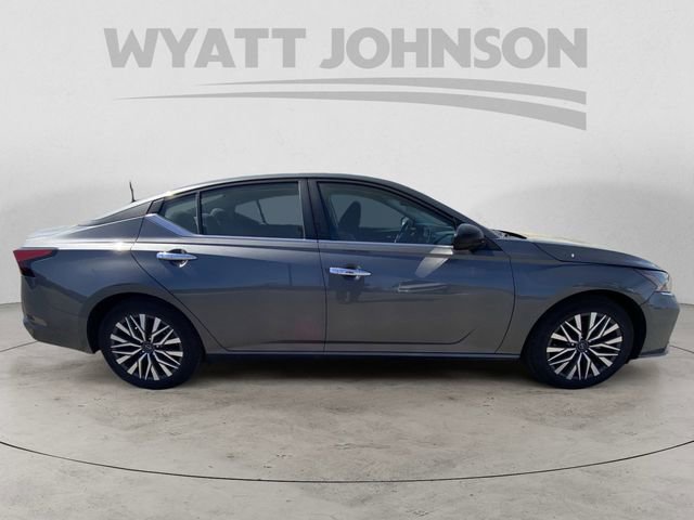 Used 2025 Nissan Altima 2.5 SV image 13